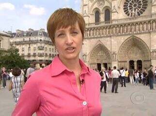 Reportagem de Sônia Bridi sobre as investigações do acidente com o avião da Air France e a celebração ecumênica em homenagem às vítimas, realizada na Catedral de Notre Dame. Jornal Nacional, 03/06/2009.