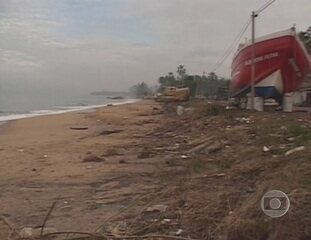 Reportagem de Marcos Uchoa e Sergio Gilz sobre a situação pesqueira no Sri Lanka após o tsunami de 26/12/2004. Jornal Nacional, 04/01/2005.