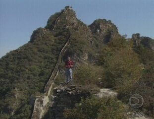 Reportagem de Pedro Bial e Toninho Marins sobre a Cidade Proibida e a Muralha da China, na quarta matéria da série “Viagem ao Planeta China”. Fantástico, 18/11/2001.