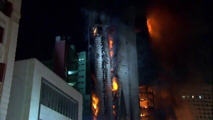 Prédio desaba no momento em que morador é resgatado. 'Hora 1', 01/05/2018