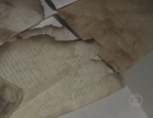 Reportagem de Eduardo Faustini e Luiz Claudio Azevedo sobre a queima de documentos sigilosos da época da ditadura em uma base aérea de Salvador, 'Fantástico', 12/12/2004.