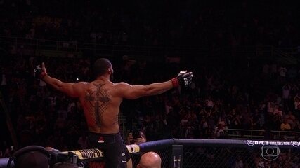 Thiago Marreta vence Jimi Manuwa por nocaute técnico no UFC São Paulo