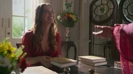 'Orgulho e Paixão' (2018): Elisabeta (Nathalia Dill) lança seu livro e promove tarde de autógrafos.