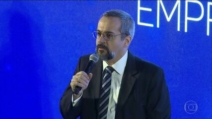 MEC tem plano para aumentar verba privada de universidades federais