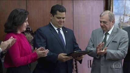 Relator da Previdência no Senado faz mudanças que aumentam economia