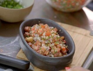 Arrumadinho com carne de sol e feijão de corda