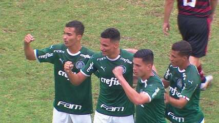 Gol do Palmeiras! Henri aproveita rebote do goleiro e amplia vantagem, aos 26' do 1º tempo