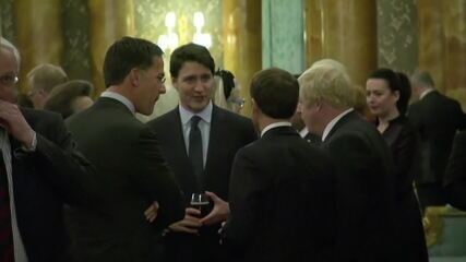 Trudeau é flagrado falando de atraso de Trump na cúpula da Otan