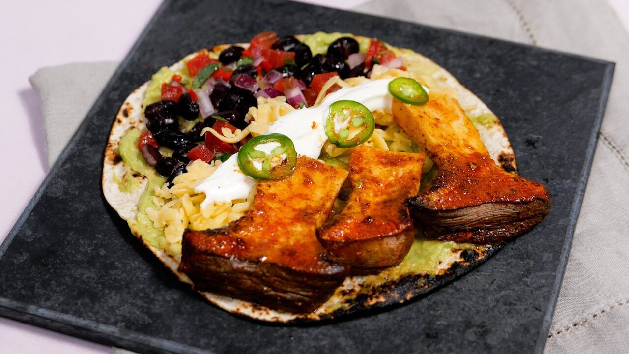 Felipe Bronze ensina receita fácil de tacos mexicanos com dois tipos de recheio: de carne de porco e de cogumelos para os vegetarianos; confira 