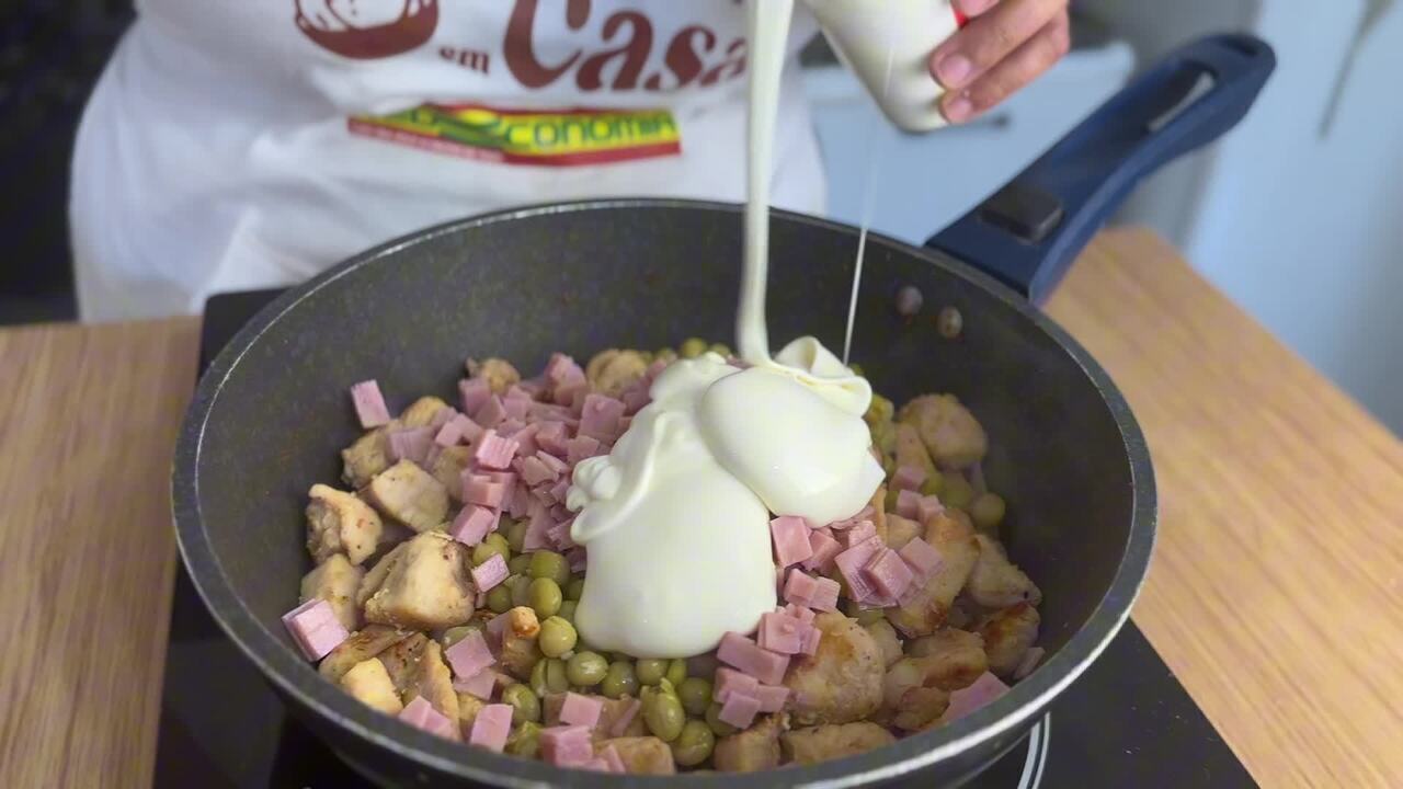 Aprenda a fazer o Frango Internacional, um prato prático, cremoso e perfeito para qualquer ocasião!