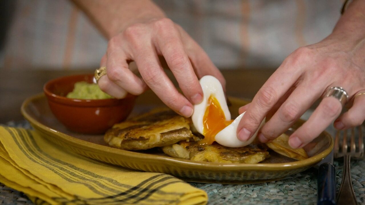 Disco de batata crocante com ovo e cogumelo