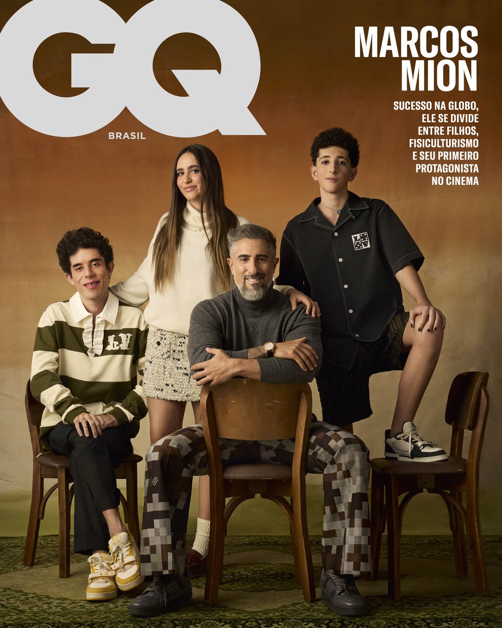 Marcos Mion e os seus três filhos estampam a capa da GQ de Agosto — Foto: Pedro Dimitrow