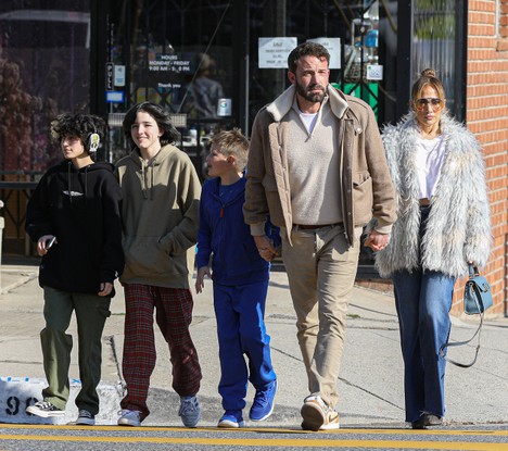 Ben Affleck, Jennifer Lopez, os gêmeos Max e Emme (filhos da cantora), e Samuel (do ator)