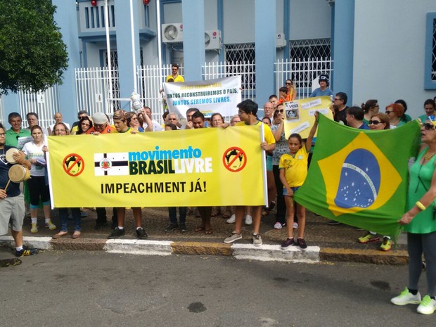 Grupo se reuniu na Praça da Matrix, em Itu (Foto: Moisés Soares/TV TEM)