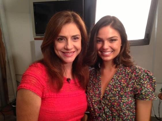 Monica Sanches e Isis Valverde  (Foto: GloboNews)