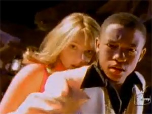 Lee Thompson Young e Britney Spears na série 'The famous Jett Jackson' em 1999 (Foto: Reprodução)