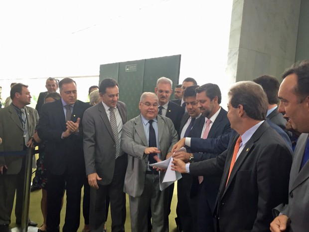 Deputados de oposição apresentam nomes da chapa alternativa para a comissão especial do impeachment (Foto: Nathalia Passarinho/G1)