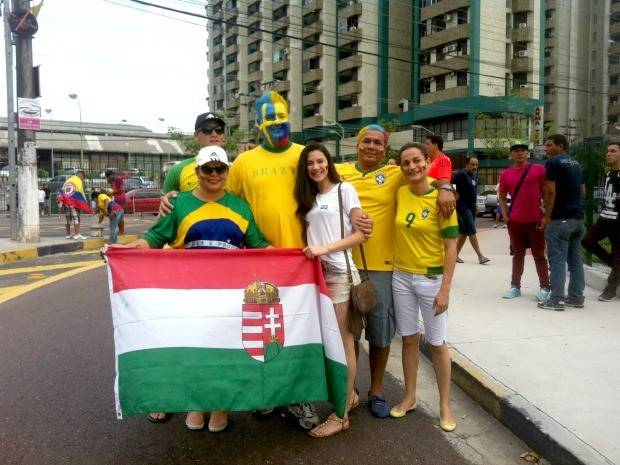 Húngaro símbolo da Fifa Fan Fest, na Copa do Mundo de 2014, assistiu estreia de Manaus na Olimpíada  (Foto: Ive Rylo/G1 AM)