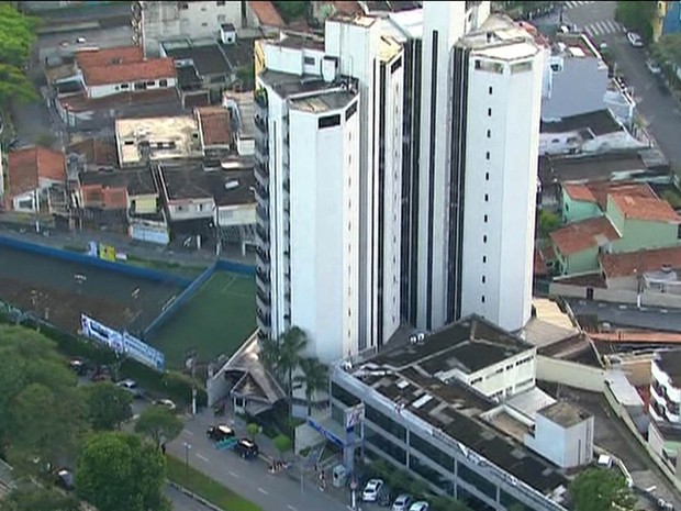 Prédio onde mora o ex-presidente Luiz Inácio Lula da Silva em São Bernardo do Campo (SP) é alvo de operação da Polícia Federal na 24ª fase da Lava Jato (Foto: Reprodução/GloboNews)