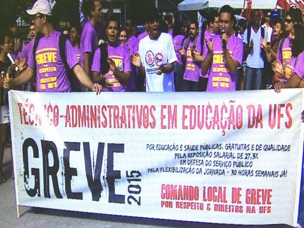 Trabalhadores se reuniram no início da manhã desta quinta-feira (28)  (Foto: Reprodução TV Sergipe)