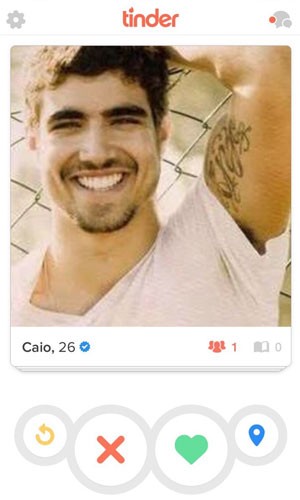 Perfil verificado do ator Caio Castro no aplicativo de relacionamentos Tinder. (Foto: Divulgação/Tinder)