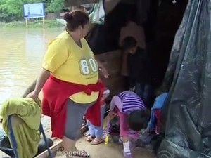 Moradores das Ilhas de Porto Alegre (Foto: Reprodução/RBS TV)