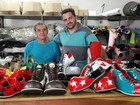 Fábrica inova e investe na produção de sapatos para palhaços em Franca