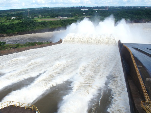 Com um dos maiores reservatórios do mundo e recordista em produção, Itaipu é frequentemente acionada pelo ONS para socorrer o sistema elétrico brasileiro (Foto: Fabiula Wurmeister / G1)