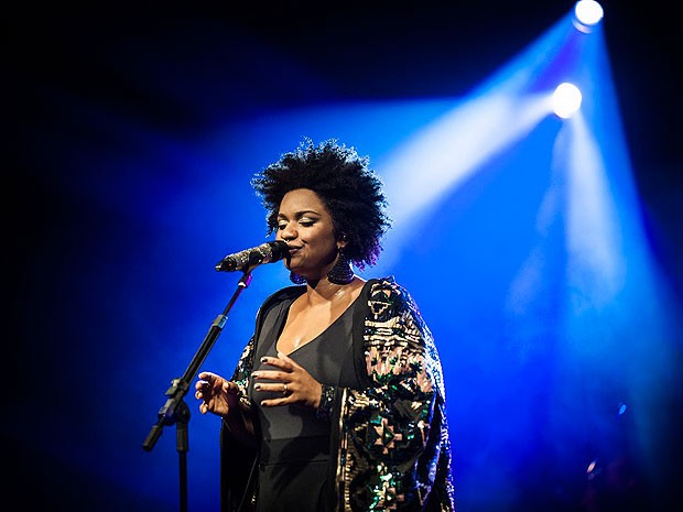 Ellen Oléria se apresenta na Caixa Cultural, em Salvador, Bahia (Foto: Diego Bresani / Divulgação)