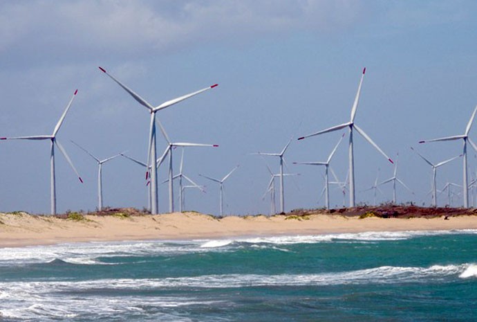 Aerogeradores de energia eólica em São Miguel do Gostoso (RN).