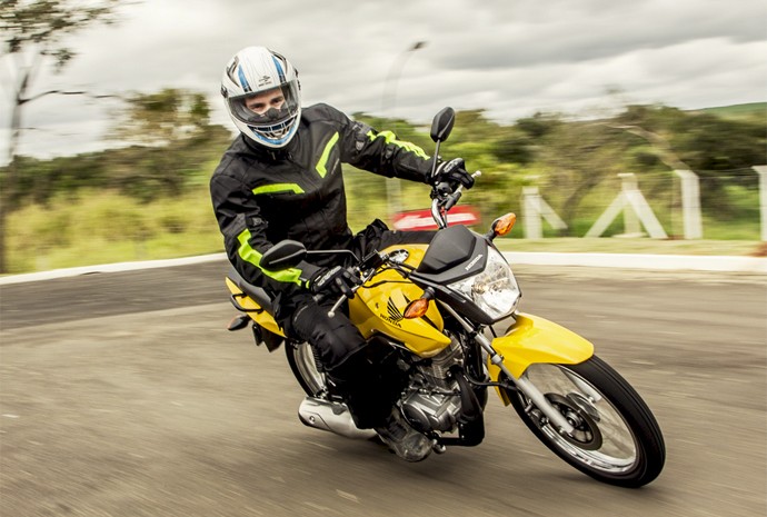 Honda CG 125 Fan é moto que ainda tem carburador