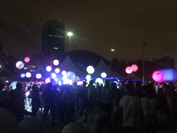 Bolas luminosas, um dos efeitos visuais do 'Rio dos Meus Olhos' (Foto: Daniel Silveira/G1)