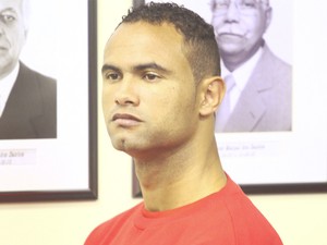 O goleiro Bruno durante o julgamento (Foto: Maurício Vieira/G1)