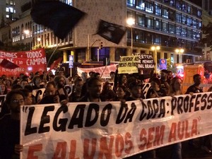 Várias categorias profissionais se uniram no ato contra a aprovação do PL 4330 (Foto: Marcelo Elizardo / G1)