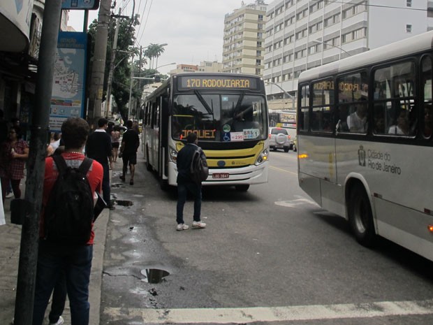 Passagem de ônibus no Rio subiu para R$ 3 neste sábado (8) (Foto: Lívia Torres/ G1)