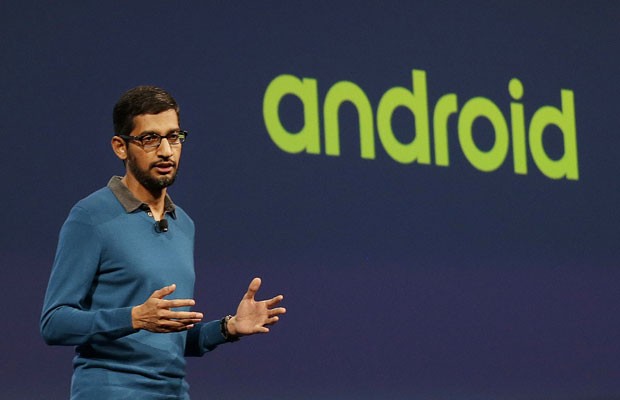 Sundar Pichai, vice-presidente do Google para Android, apresenta novidades sobre o sistema no Google I/O 2015. (Foto: Jeff Chiu/Associated Press)