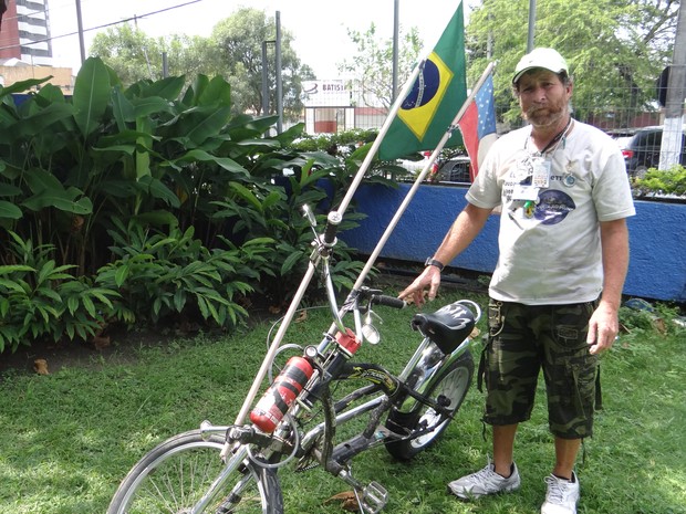 Fachetti e sua bicicleta já passaram por muitos lugares na América Latina. (Foto: Derek Gustavo/G1)