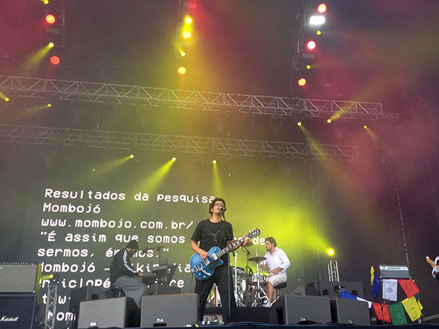 Mombojó abriu o segundo dia de Lollapalooza (Foto: Carolina Caldas/Gshow)