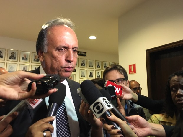 Pezão garante que o governo tem feito cortes (Foto: Fernanda Rouvenat/G1)