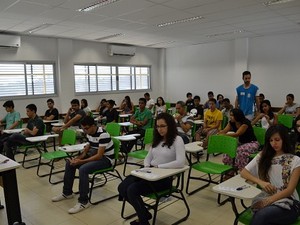 Alunos durante aplicação das provas do vestibular da UFT (Foto: Thiago Bastos/UFT)