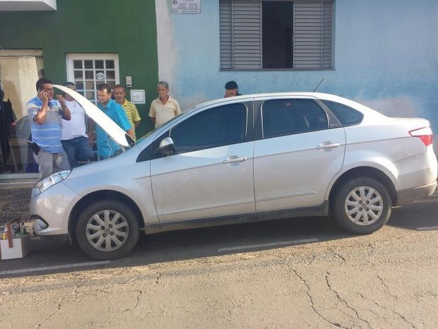 Apreensão de carros em Capivari (Foto: Tonny Machado/Raízes FM)