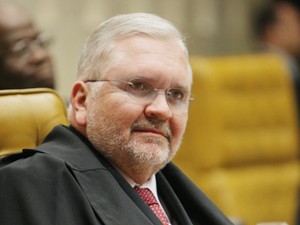 O procurador-geral da República, Roberto Gurgel, em sua última sessão no STF (Foto: Fellipe Sampaio/SCO/STF)