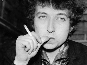 O músico americano Bob Dylan em foto de abril de 1965, em Londres