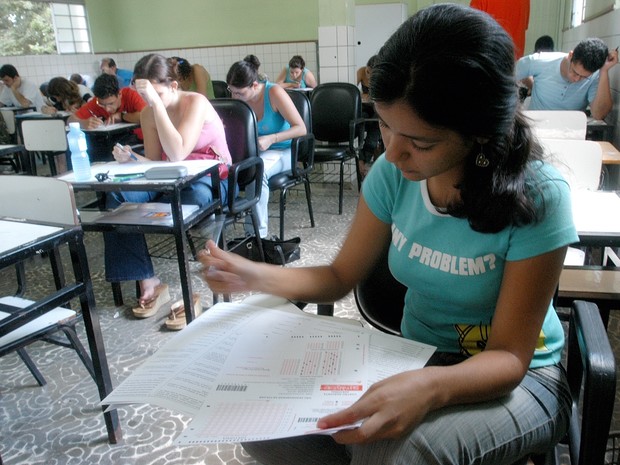 Estudantes durante Exame Nacional de Desempenho (Enade) (Foto: Carlos Alberto da Silva - A Gazeta 06/11/2005)