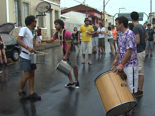 Blocos Batatão e Jardineira da Tarde animam foliões em Taquaritinga (Foto: Reprodução/EPTV)