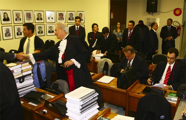 Início do julgamento do goleiro Bruno, em Contagem, Minas Gerais (Foto: Maurício Vieira/G1)