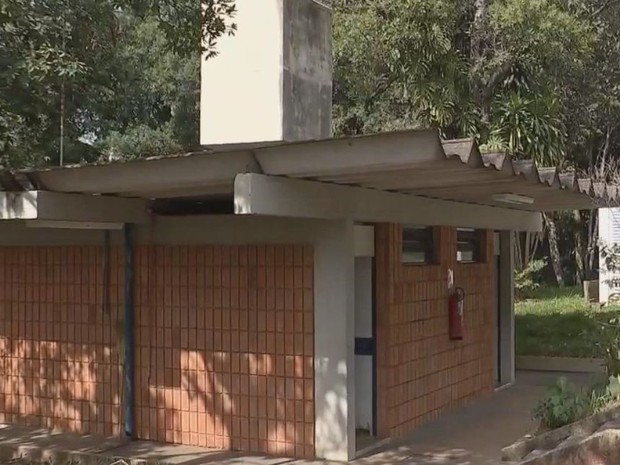 Banheiro fica no campus da Unesp próximo a coordenadoria de comunicação  (Foto: Reprodução / TV TEM)