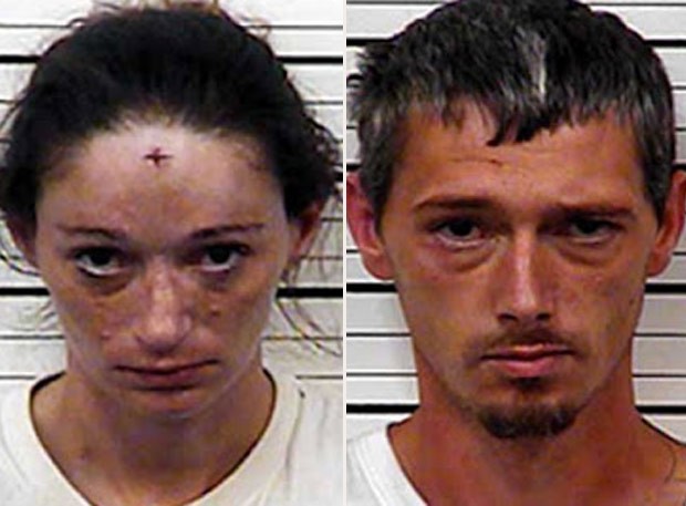 Erin Brooke Lawson e Johnny Allen Richards agrediram vizinho que reclamou do sexo barulhento (Foto: Hawkins County Sheriff 's Office)