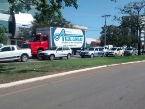 Trânsito congestionado na avenida Juscelino Kubistchek, em Palmas (Foto: Eurílio Silva/G1)