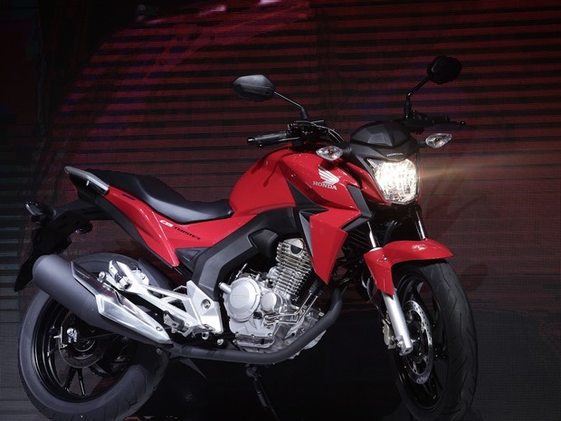 Honda CB Twister é apresentada no Salão Duas Rodas 2015 (Foto: Caio Kenji/G1)